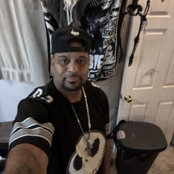 Profile picture of yizzo88