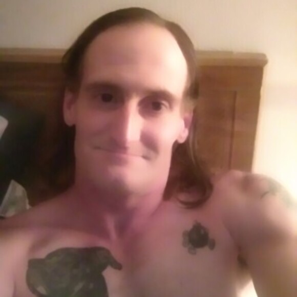 Profile picture of kneelb4me81