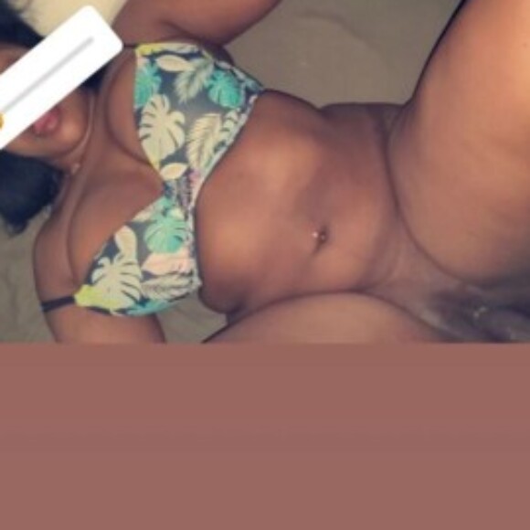 Profile picture of curvycouplexxx